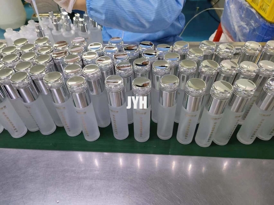 残酷自由なOEMのスキン ケア プロダクト100ML反老化の紫色のエゴマの保湿のトナー