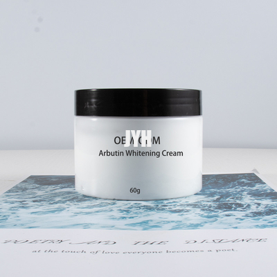 Arbutinの深い保湿の滑らかな顔のクリームを白くするODM Bodycareの化粧品