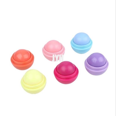 Lipbalm Chapstickを保湿する自然な植物のフルーツの味の唇の光沢の口紅の冬
